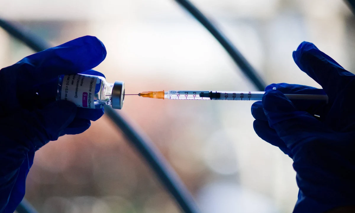 Premier greckiego rządu Kyriakos Mitsotakis ogłosił, że każda młoda osoba, która zaszczepi się pierwszą dawką otrzyma bon o wartości 150 euro. 