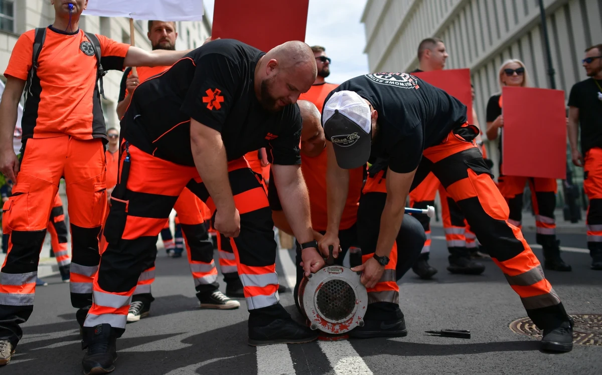 ​Pikiety w siedmiu polskich miastach zapowiadają na najbliższą środę ratownicy medyczni. Będą domagać się podwyżek i zmian w ustawie o minimalnych wynagrodzeniach w ochronie zdrowia.