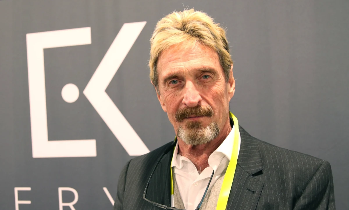 75-letni amerykański programista i przedsiębiorca John McAfee zmarł w środę w więzieniu w Barcelonie w rezultacie samobójstwa - wynika z autopsji przeprowadzonej przez hiszpańskie władze sądownicze. Do raportu dotarł madrycki dziennik "El Pais". 