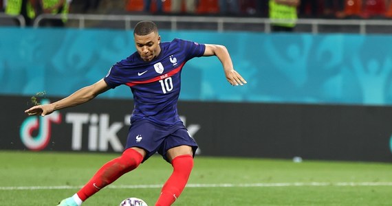 Kylian Mbappe za pośrednictwem mediów społecznościowych przeprosił za zmarnowanego karnego w serii "jedenastek" ze Szwajcarią. "Chciałem pomóc zespołowi, ale mi się nie udało" - napisał francuski piłkarz po odpadnięciu w 1/8 finału mistrzostw Europy.