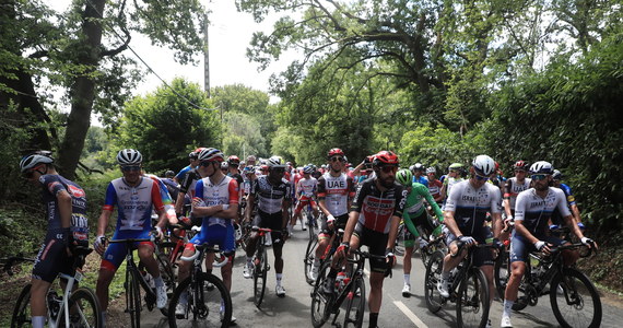 Zaraz po rozpoczęciu czwartego etapu kolarze uczestniczący w Tour de France wyrazili swoje niezadowolenie z powodu licznych kraks i braku reakcji ze strony organizatorów. W ramach protestu uczestnicy zatrzymali się na moment a następnie w wolnym tempie przejechali 10 kilometrów.
