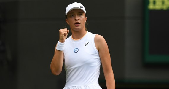 Wiera Zwonariowa będzie rywalką Igi Świątek w drugiej rundzie wielkoszlemowego Wimbledonu. W dokończonym dzisiaj meczu pierwszej rundy Rosjanka pokonała Czeszkę Marie Bouzkovą 7:5, 6:4.