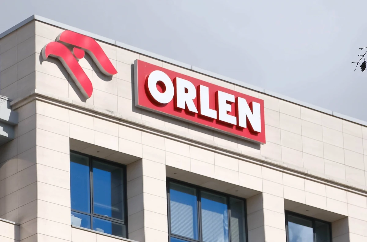 Prezesi Orlenu i Synthosu wstępnie szacują, że pierwszy reaktor jądrowy typu SMR mógłby ruszyć w Polsce mniej więcej za 10 lat. Obie firmy podpisały umowę ramową ws. współpracy w obszarze małych reaktorów jądrowych oraz morskiej energetyki wiatrowej. 