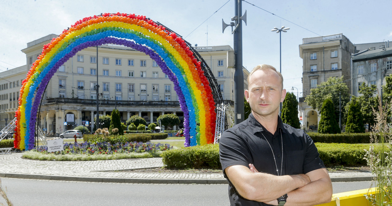 We wtorkowe popołudnie Plac Zbawiciela zamienił się w plan filmowy, gdzie na potrzeby produkcji "Kryptonim Polska" była kręcona parada równości. Z tej okazji na placu pojawiła się tęcza zbudowana z kolorowych balonów. 