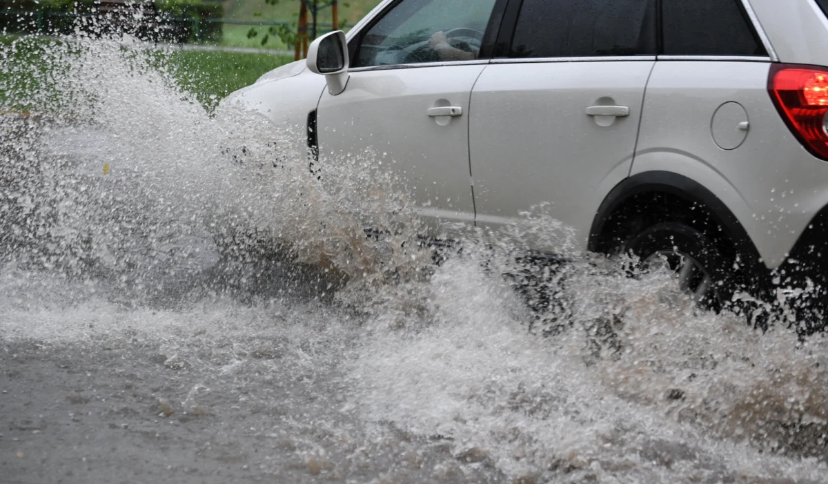 Ponad 100 razy interweniowali dotychczas strażacy po oberwaniu chmury w Szczecinie. Zalane były ulice w centrum, a także w zachodniej i północnej części miasta. Nawałnica przeszła także nad Pomorzem. 