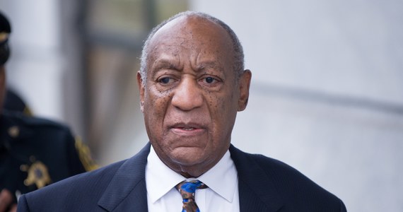 Sąd Najwyższy Pensylwanii unieważnił wyrok skazujący 83-letniego komika Billa Cosby'ego za napaść seksualną i nakazał wypuszczenie go z więzienia. Powodem decyzji były uchybienia podczas procesu przeciwko aktorowi. Późnym wieczorem czasu polskiego Cosby odzyskał wolność.