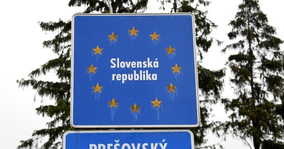 Rząd Słowacji zdecydował, że od 9 lipca przy wjeździe do kraju będzie obowiązywać kwarantanna obejmująca wszystkie osoby, które nie zostały zaszczepione przeciwko Covid-19. Aktualnie przy przyjazdach z większości krajów UE wystarcza negatywny test na obecność koronawirusa. 