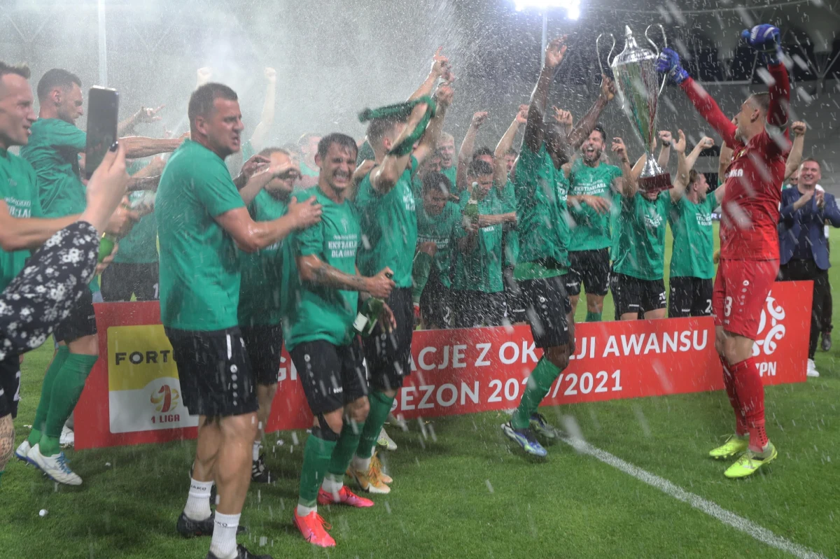 Już za miesiąc rozpoczyna się pierwsza kolejka tegorocznego sezonu 1. ligi piłkarskiej. Spotkania będą się odbywały od 31 lipca br. do 22 maja 2022 roku.