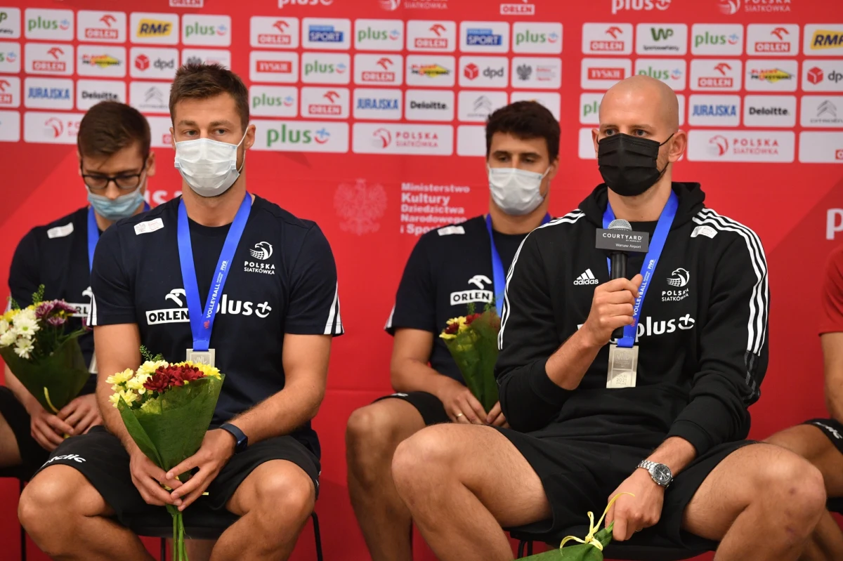 
Siatkarze reprezentacji Polski zakończyli udział w Lidze Narodów 2021, meldując się na podium ze srebrnymi medalami. W wielkim finale, po raz drugi w tym turnieju ulegli Brazylii.