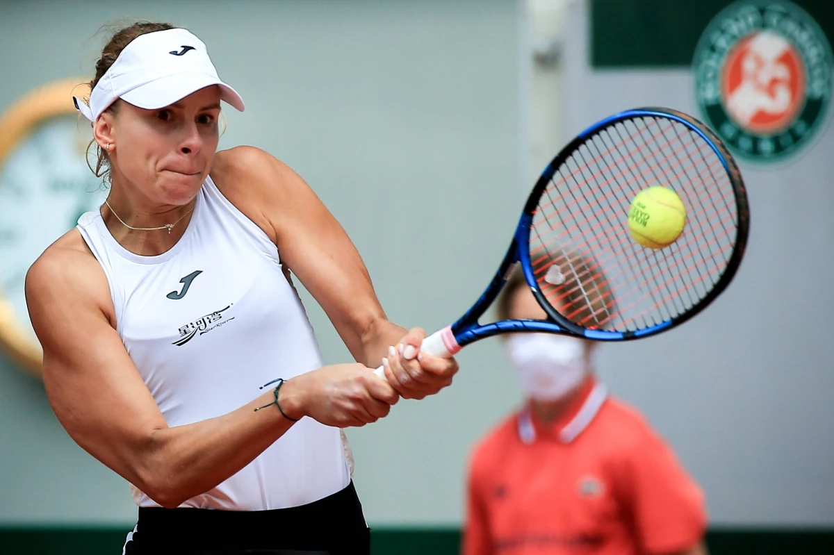 Magda Linette sprawczynią sensacji w wielkoszlemowym Wimbledonie! W drugiej rundzie turnieju Polka, notowana na światowej liście tenisistek na 44. pozycji, wyeliminowała piątą rakietę świata Jelinę Switolinę. Linette pokonała Ukrainkę w dwóch setach (6:3, 6:4). W rundzie trzeciej londyńskiej imprezy 29-latka zmierzy się z kolejną wyżej notowaną przeciwniczką: Hiszpanką Paulą Badosą.