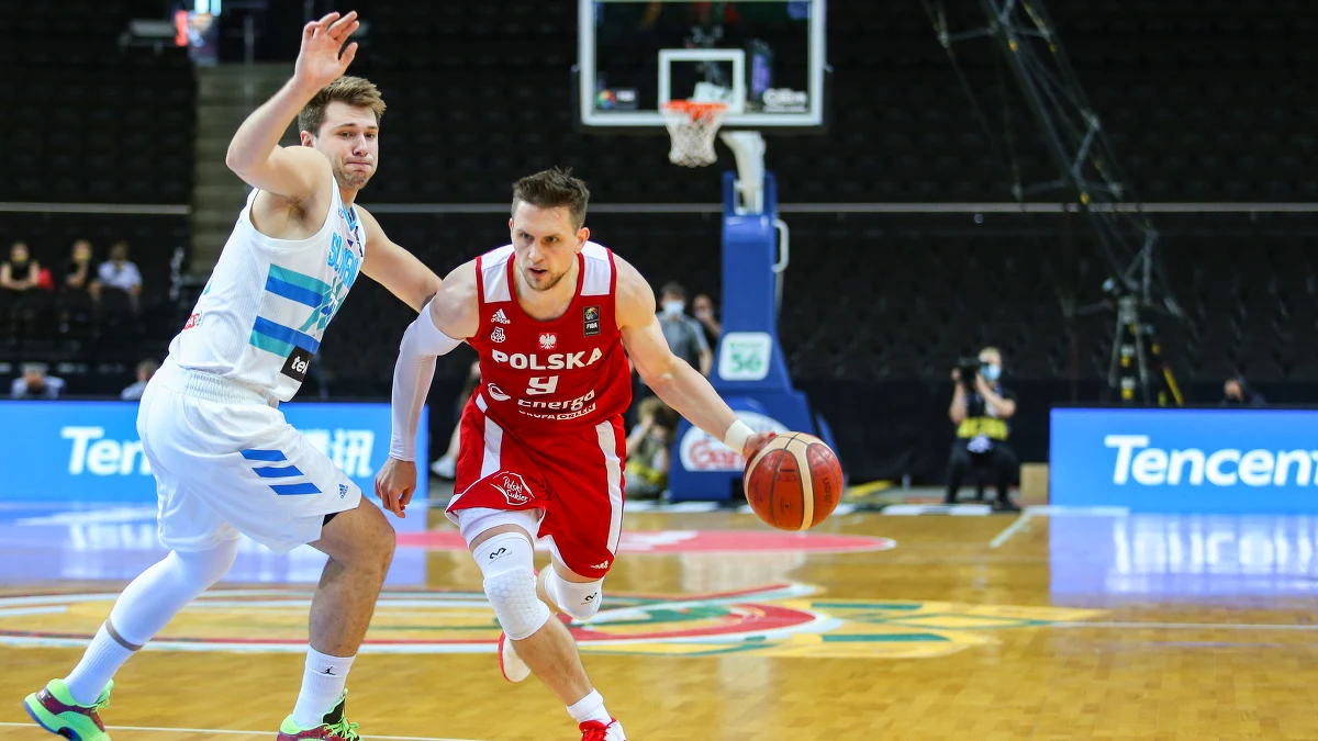 Polscy koszykarze przegrali ze Słowenią 77:112 w swoim drugim meczu turnieju kwalifikacyjnego do igrzysk w Tokio. W efekcie podopieczni Mike’a Taylora zajęli drugie miejsce w tabeli grupy B i w półfinale turnieju w Kownie zmierzą się z najlepszą ekipą grupy A: reprezentacją Litwy.