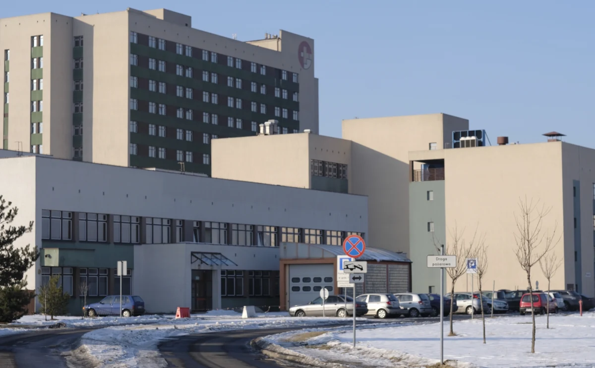 Wojewódzki Szpital Specjalistyczny nr 3 w Rybniku (Śląskie) zawiesił dzisiaj działalność czterech oddziałów, w tym dwóch dziecięcych. Powodem jest brak kadry.