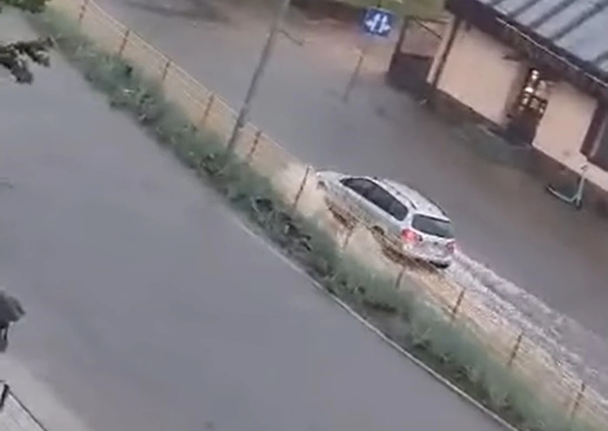 Białystok walczył ze skutkami ulew i burz: wiele ulic w mieście znalazło się pod wodą, podtopione zostały domy. Jak podają synoptycy z IMGW, w trakcie nawałnicy w ciągu godziny spadło w mieście 26 litrów deszczu.