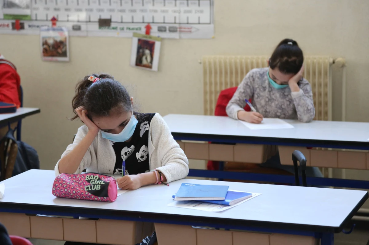 Jak informuje CKE wyniki egzaminów ósmoklasisty mają być znane 2 lipca. Z kolei 9 lipca uczniowie będą mogli odebrać zaświadczenia o wynikach niezbędne w procesie rekrutacji do szkoły średniej.