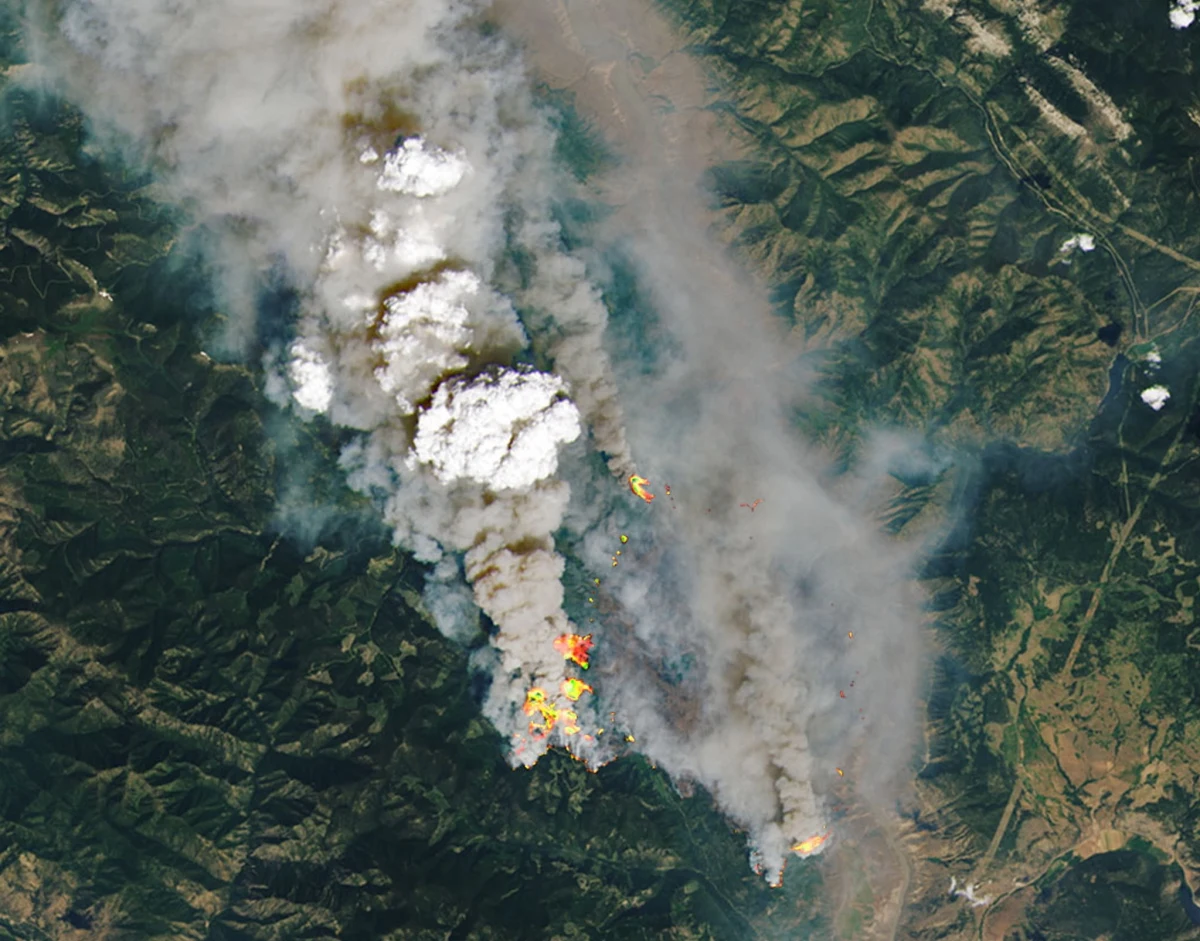 Kolejne dramatyczne doniesienia po tym, jak przez Kanadę przechodzi fala upałów. Wysoka temperatura w Kolumbii Brytyjskiej powoduje, że mieszkający w pobliżu dwóch dużych rzek, Fraser i Chilcotin, muszą liczyć się z możliwością powodzi. Przyczyną są topniejące lodowce.