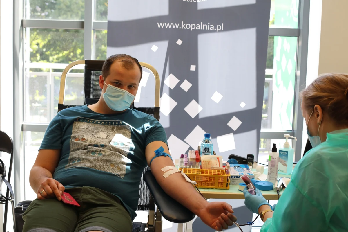 Oddawanie krwi i kontrola stanu zdrowia - te dwa cele połączyła Kopalnia Soli "Wieliczka", która w czwartek 8 lipca w godzinach 10:00-16:00 zaprasza wszystkich chętnych do oddawania krwi. Dodatkowo każdy będzie miał m.in. możliwość skorzystania z bezpłatnych porad lekarskich, fizjoterapeutycznych i badań.