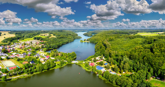 Szwajcaria Kaszubska to pierwszy przystanek w naszym wakacyjnym cyklu "zagraniczne" miejsca na turystycznej mapie Polski. Uznawana jest za najbardziej atrakcyjny region Kaszub. Sercem Szwajcarii Kaszubskiej jest utworzony w 1984 roku Kaszubski Park Krajobrazowy.