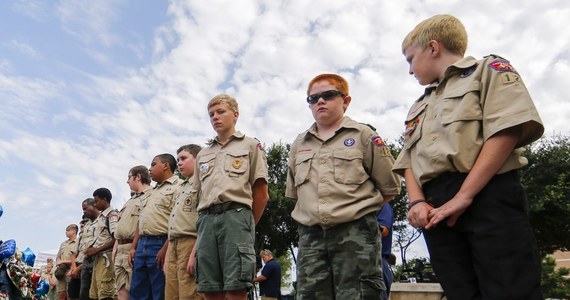 Największa organizacja amerykańskiego ruchu skautowego Boy Scouts of America (BSA) zgodziła się zapłacić 850 mln dolarów grupie około 60 tys. ofiar molestowania seksualnego przez opiekunów. To największe w historii odszkodowanie tego typu. 
