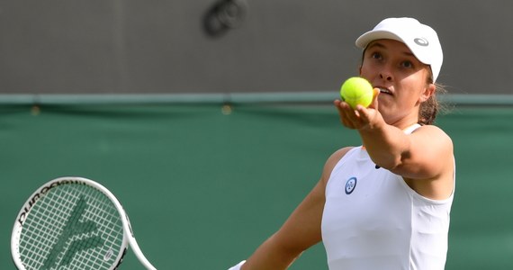 Iga Świątek poznała przeciwniczkę w 1/8 finału Wimbledonu: Polka, która jest dziewiątą rakietą świata, zmierzy się z Ons Jabeur, notowaną w światowym rankingu na 24. pozycji. W trzeciej rundzie wielkoszlemowej imprezy Tunezyjka pokonała w trzech setach 12. tenisistkę świata, Hiszpankę Garbine Muguruzę.
