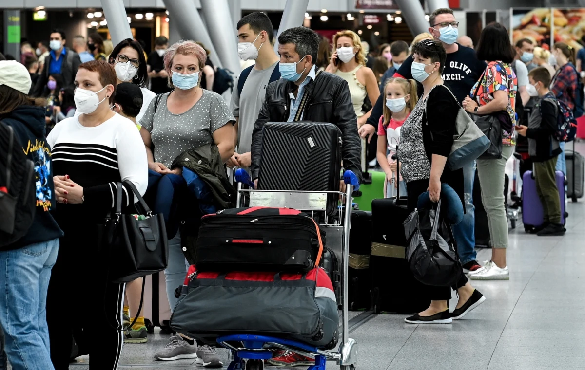 W Wielkiej Brytanii odnotowano 27 125 nowych przypadków Covid-19. Zmarło 27 osób - podało ministerstwo zdrowia tego kraju. Do sporej liczby zakażeń przyczynia się szalejący w kraju wariant Delta. 