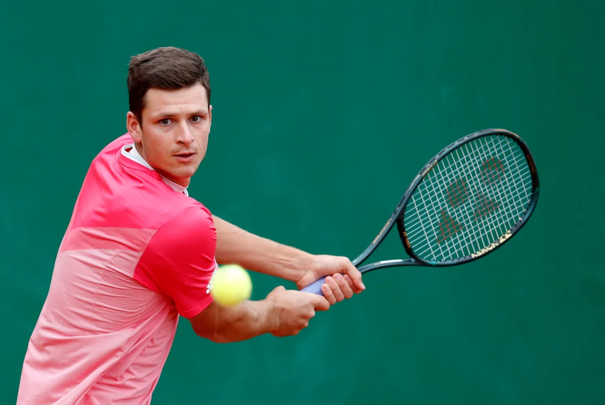 Rozstawiony z numerem 14. Hubert Hurkacz pokonał reprezentującego Kazachstan Aleksandra Bublika 6:3, 6:4, 6:2 w trzeciej rundzie Wimbledonu. Tenisista z Wrocławia po raz pierwszy w karierze awansował do 1/8 finału rywalizacji wielkoszlemowej.