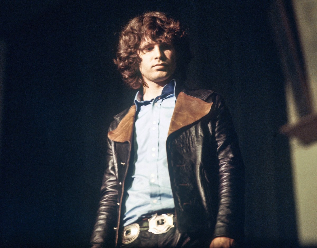 Dziś mija 50 lat od śmierci Jima Morrisona. Wokalista amerykańskiej grupy The Doors zmarł w Paryżu w wieku 27 lat. Okoliczności jego śmierci nadal budzą wiele wątpliwości. 
