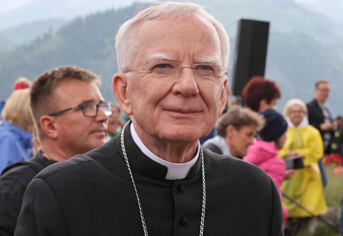 Deklaracja Parlamentu Europejskiego piętnuje polski naród i polskie państwo jako homofobów i jako tych, którzy nie chcą uznać wolności drugiego człowieka - powiedział w homilii wygłoszonej na Polanie Rusinowej w Tatrach abp Marek Jędraszewski. 