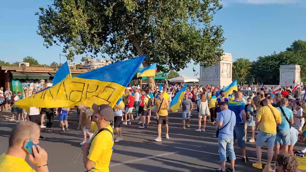 Kibice Ukrainy i Anglii przed meczem na Stadio Olimpico.
Zobacz jaka panuje atmosfera przed dzisiejszym spotkaniem! 