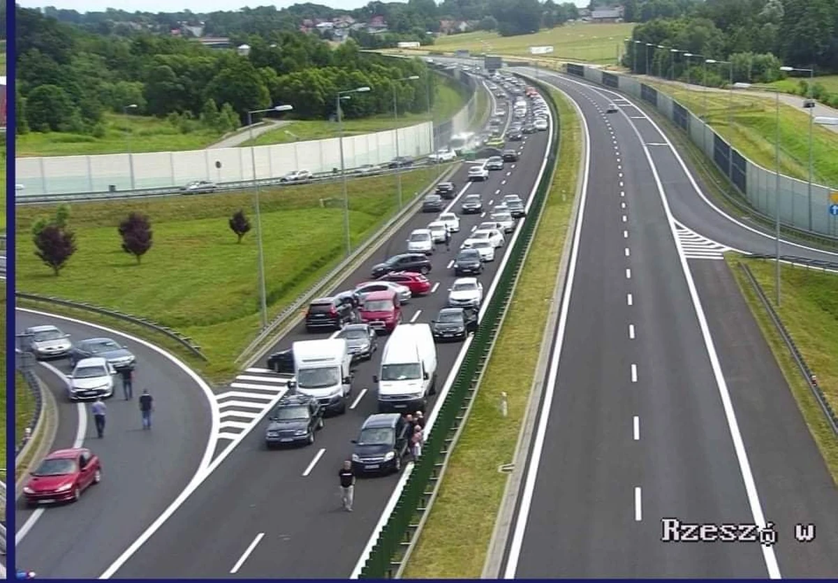 ​Kolizja na autostradzie A4 koło Tarnowa. Pięć samochodów zostało uszkodzonych, ale na szczęście nikt nie został ranny.