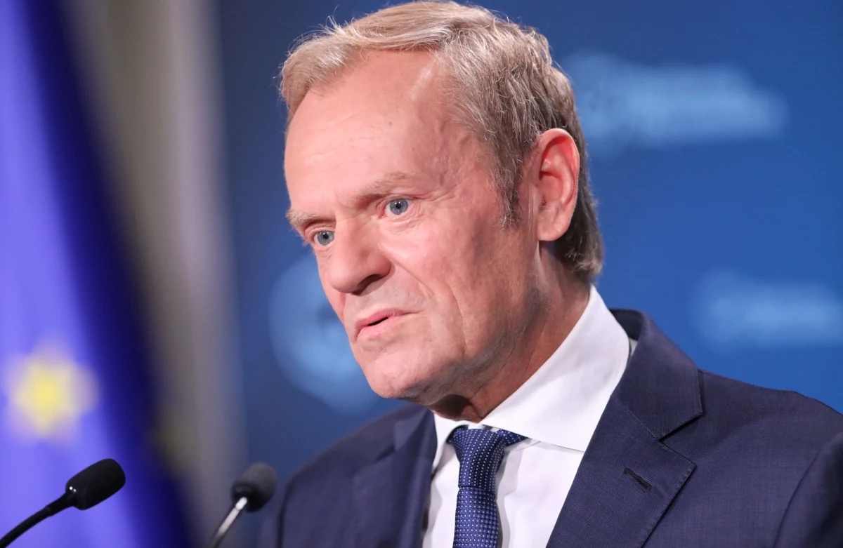 Mój syn Michał jest wykształcony, ma kwalifikacje, przeszedł egzaminy i w gdańskim urzędzie zarabia miesięcznie poniżej 3 tys. zł netto - czy to jest nepotyzm? - mówił Donald Tusk odpowiadając na pytanie dziennikarza TVP Info. 