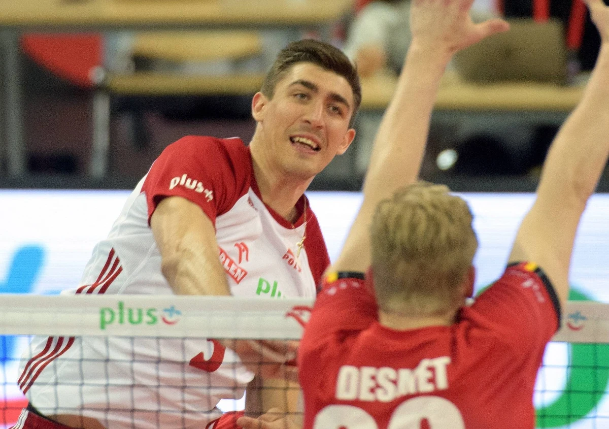 Łukasz Kaczmarek ma być konkurentem i wsparciem dla Bartosza Kurka. Atakujący, który wygrał z ZAKSĄ Kędzierzyn-Koźle Ligę Mistrzów, deklaruje jasno, że do Tokio jedzie po olimpijski medal. Choć jeszcze niedawno nieśmiało zerkał na doświadczonych kadrowiczów, trenujących w Spale, to dziś jest już dojrzałym siatkarzem i bierze na siebie odpowiedzialność w decydujących akcjach. O zbliżających się igrzyskach z Łukaszem Kaczmarkiem rozmawiał Paweł Pawłowski.