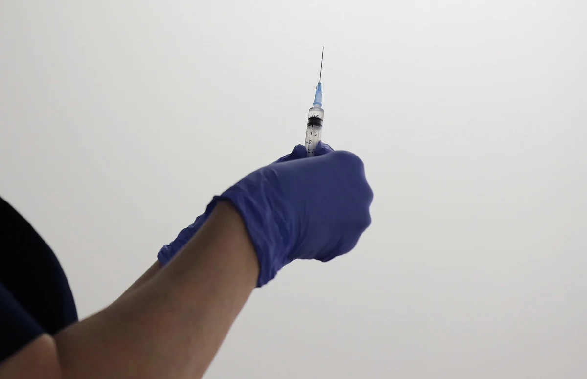 Czołowy amerykański ekspert od chorób zakaźnych dr Anthony Fauci poinformował, że 99,2 proc. wszystkich nowych zgonów na Covid-19, to osoby niezaszczepione. Jego wypowiedź przekazała stacja telewizyjna NBC. 