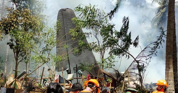 ​47 żołnierzy zginęło, a 49 zostało rannych. To ostateczny bilans po niedzielnej katastrofie samolotu transportowego na wyspie Jolo na południu Filipin. Informację przekazał szef sił zbrojnych tego kraju, generał Cirilito Sobejana. Na pokładzie maszyny znajdowało się 96 wojskowych.