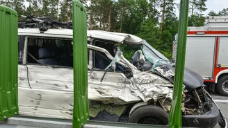 Lubuskie: Bus przewożący dzieci uderzył w wojskowe auto