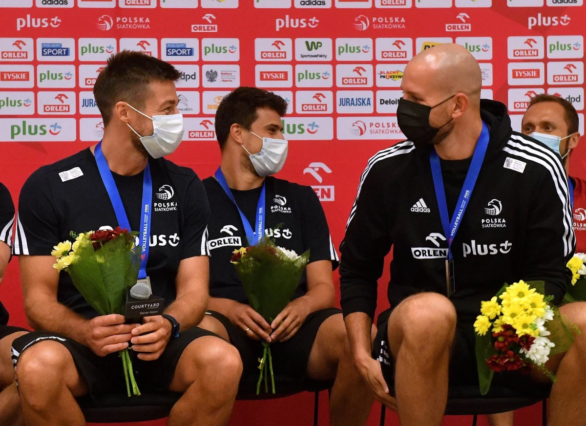 Reprezentacja Polski w siatkówce jedzie do Tokio jako jeden z głównych kandydatów do złotego medalu. W turnieju siatkarzy igrzysk olimpijskich zagra w sumie 12 reprezentacji. Zespoły będą rywalizowały w hali Arena Ariake. Nasi siatkarze będą rozpoczynali mecze najczęściej w godzinach porannych lub wczesnopopołudniowych polskiego czasu. Sprawdź terminarz turnieju siatkarzy na igrzyskach olimpijskich Tokio 2020.