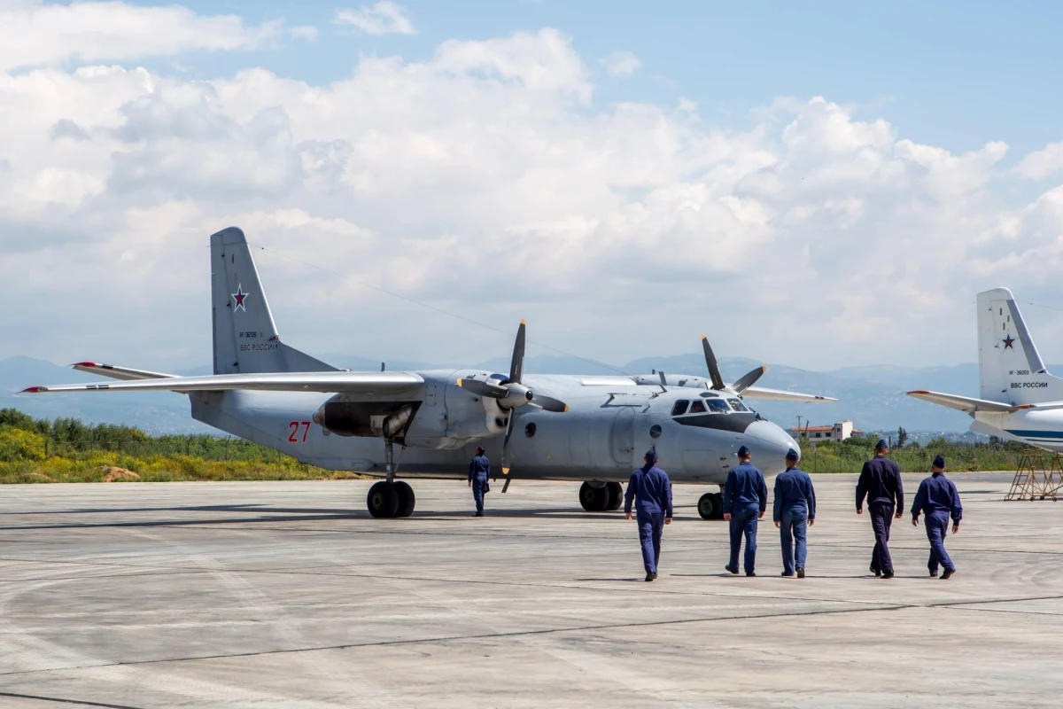 Rosyjskie służby ratownicze określiły miejsce katastrofy samolotu pasażerskiego An-26 w rejonie Kamczatki, z którym wcześniej we wtorek utracono łączność - podała agencja RIA Nowosti. Na pokładzie było 22 pasażerów i sześcioosobowa załoga.