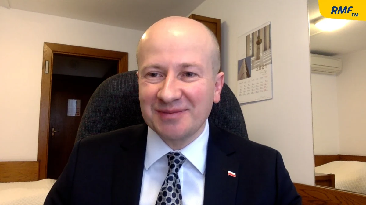 "Wszyscy jesteśmy, myślę, zmęczeni. Rozumiemy, że trzeba szukać jakiegoś kompromisowego rozwiązania i zakończyć ten pat dotyczący urzędu Rzecznika Praw Obywatelskich. To ważna instytucja, to duża odpowiedzialność, a sytuacja kiedy Sejm i Senat nie są w stanie się porozumieć, oczywiście, nie jest korzystna z punktu widzenia egzekwowania wolności i praw zapisanych w konstytucji i innych aktach normatywnych" - powiedział w Rozmowie w samo południe w RMF FM Bartłomiej Wróblewski, poseł PiS i były kandydat tej partii na RPO. 