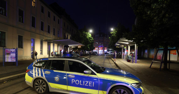 63-letni polski kierowca zmarł po ugodzeniu nożem. O tragiczny zajściu na dworcu w Hof w Bawarii donoszą niemieckie media. Mężczyzna interweniował podczas kłótni. 