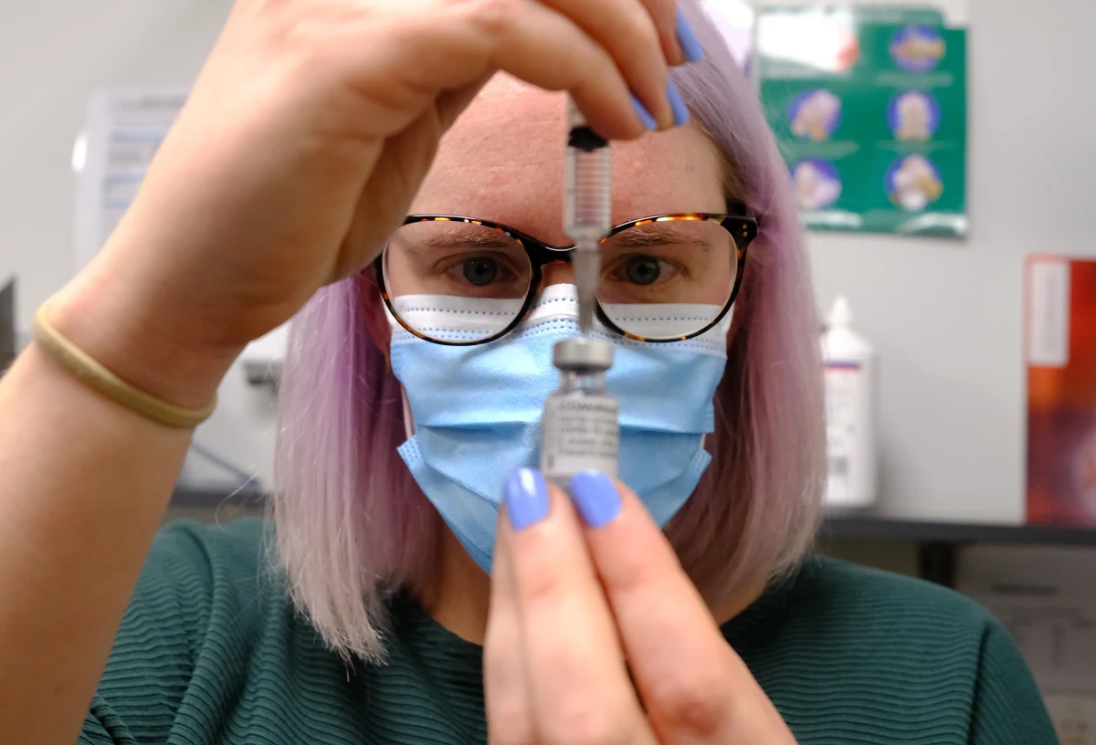 Po wariantach Alfa, Kappa i Delta koronawirusa teraz do Australii dotarł wariant Lambda. Wstępne badania sugerują, że nowy wariant może się szybko rozprzestrzeniać i być trudny do zwalczenia za pomocą dostępnych szczepionek.