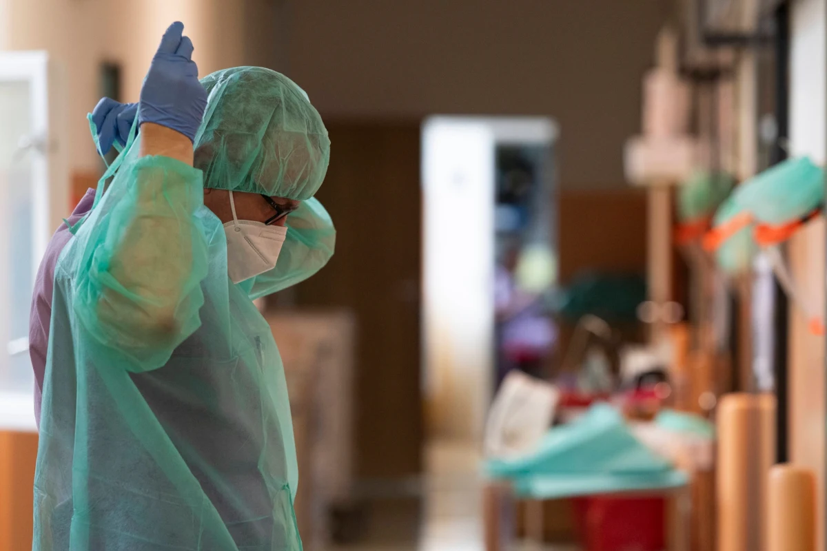 Mamy 96 nowych przypadków zakażenia koronawirusem w Polsce - podało Ministerstwo Zdrowia. Zmarło 10 osób chorych na Covid-19.