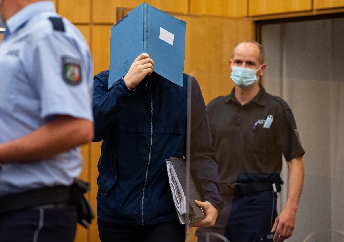 Sąd w Muenster na zachodzie Niemiec skazał 28-letniego informatyka, głównego oskarżonego w procesie o wykorzystywanie seksualne dzieci, na 14 lat więzienia. Wraz z nim skazano jeszcze cztery osoby. Według mediów, na sali sądowej skazani "uśmiechali się”, a nawet "śmiali się głośno”.