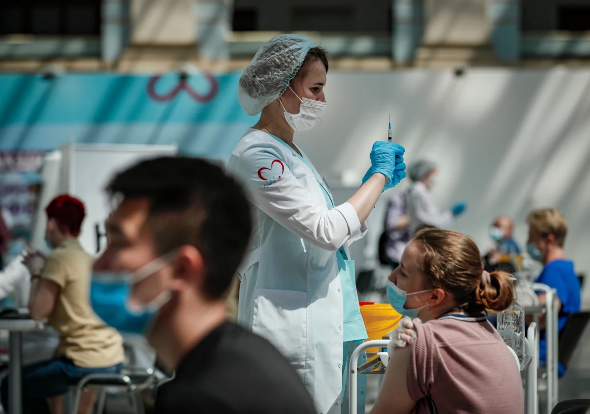 Od drzwi do drzwi będą chodzić wysłannicy władz sanitarnych włoskiego regionu Lombardia, by przekonać 450 tysięcy niezaszczepionych dotąd osób w wieku powyżej 60 lat, by to zrobiły. To region, który najbardziej ucierpiał podczas pierwszej fali pandemii Covid-19.