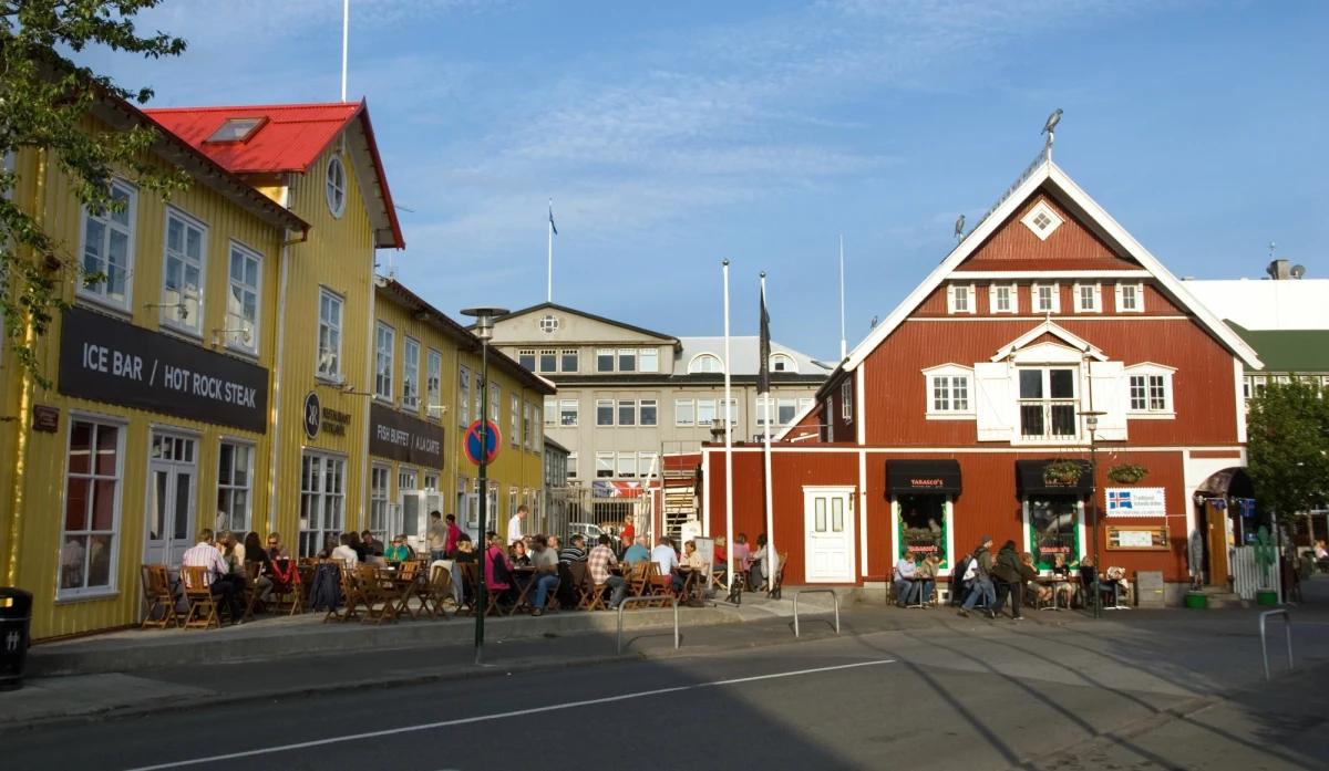 ​Na Islandii na grupie kilku tysięcy pracowników testowano krótszy tydzień pracy. Badacze ocenili wyniki eksperymentu jako "ogromny sukces" - wzrosła produktywność i polepszyło się samopoczucie pracowników.