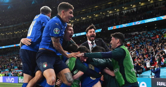 Ogromne cierpienie, niebywały wysiłek, ale jeszcze większe pragnienie, by dotrzeć do finału - tak włoskie media oceniają grę "Azzurrich", którzy w rzutach karnych wygrali z Hiszpanią na Wembley mecz o finał piłkarskich mistrzostw Europy. "Ten niebieski sen nie ma końca" - podkreślono.