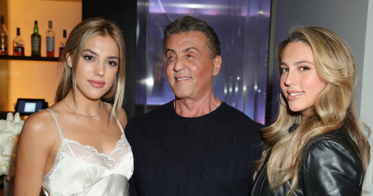 6 lipca Sylvester Stallone obchodził swoje 75 urodziny. Gwiazdor Hollywood pochwalił się na Instagramie kadrami z tego wyjątkowego dnia. Nie zabrakło zdjęcia z jego trójką pięknych córek.