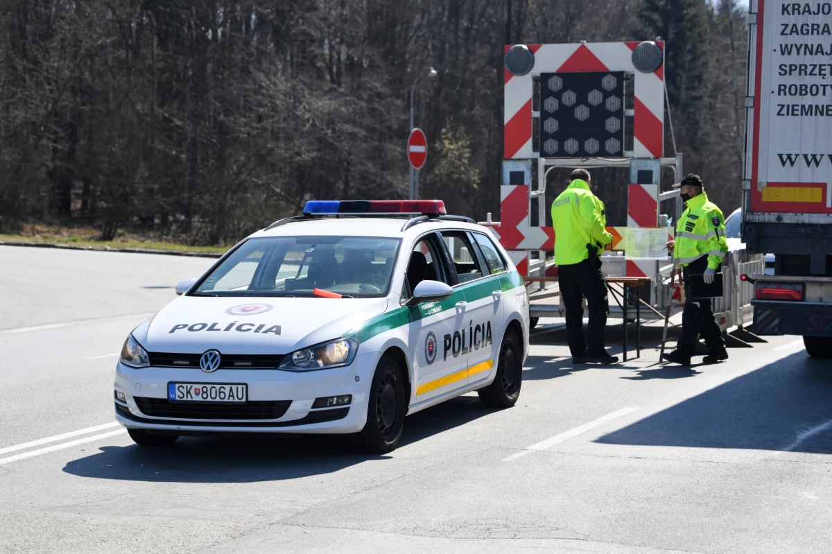 Polskie Ministerstwo Spraw Zagranicznych będzie interweniowało w razie problemów z przekraczaniem granicy polsko-słowackiej -  dowiedział się reporter RMF FM Grzegorz Kwolek. Na początku tygodnia Słowacy wprowadzili wzmożone kontrole sanitarne i zamknęli 10 przejść turystycznych. 