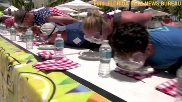 Amerykanie słyną z niecodziennych form świętowania Dnia Niepodległości. Mieszkańcy Key West, na Florydzie, zorganizowani konkurs jedzenia na czas lokalnego przysmaku „Key lime pie.”