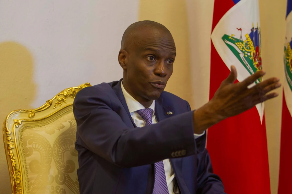 Po zabójstwie 53-letniego prezydenta Haiti Jovenela Moise w kraju ogłoszono dwutygodniowy stan wyjątkowy, aby ułatwić znalezienie osób odpowiedzialnych za jego śmierć. Prezydent został zamordowany z wtorku na środę w swej prywatnej rezydencji.