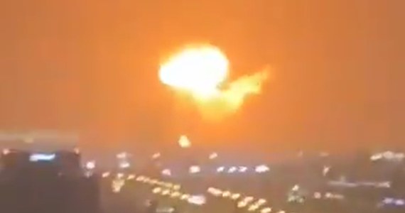 Explozie puternică și incendiu în portul Dubai ميناء