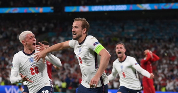 Po siódmej dogrywce w tegorocznej edycji piłkarskich mistrzostw Europy Anglia pokonała Danię 2:1 i awansowała do finału. W niedzielę na Wembley zagra o główne trofeum z Włochami, które we wtorek po rzutach karnych wyeliminowały Hiszpanię.